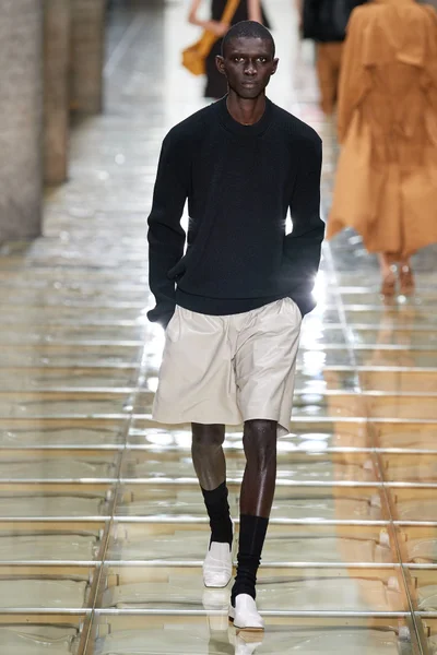 Look 28